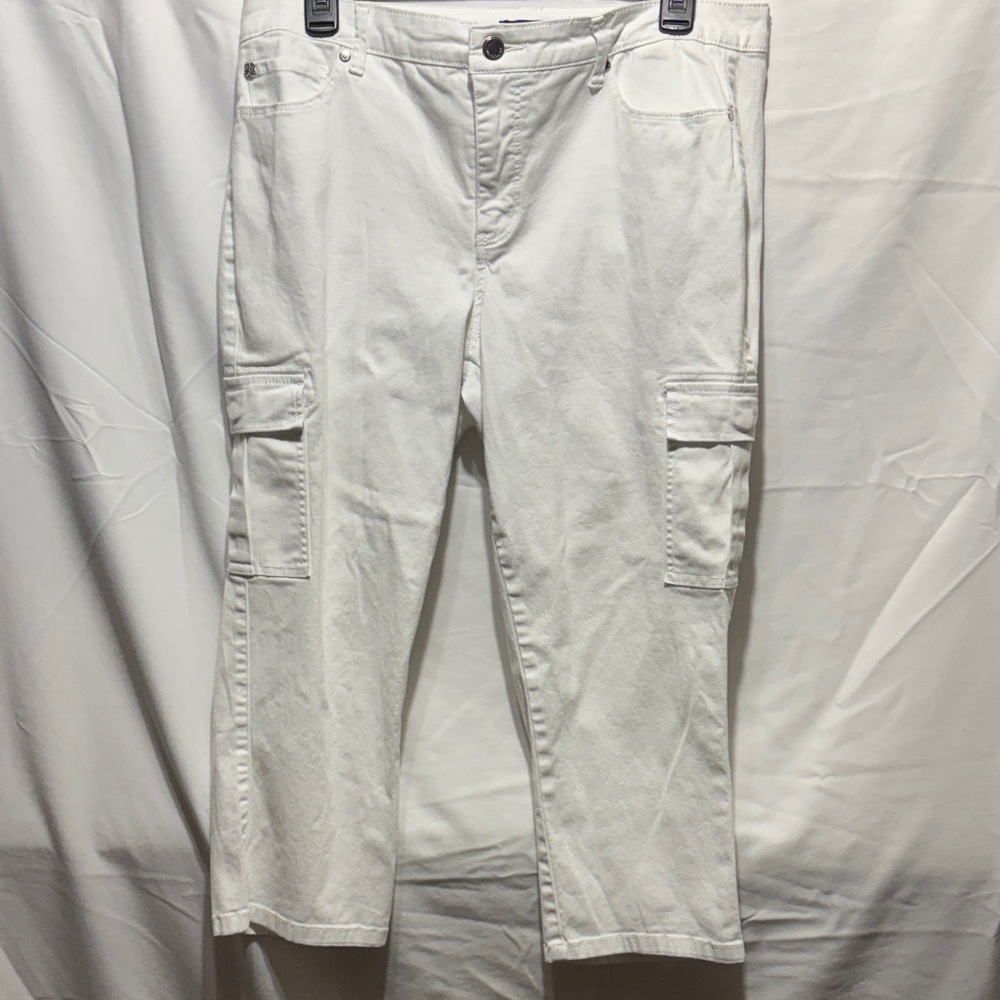 Bandolino White Cargo Capris with Side Pockets